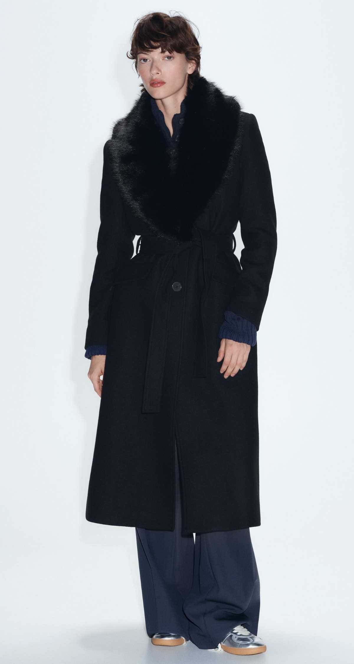 Abrigo solapa efecto pelo con lana de Zara