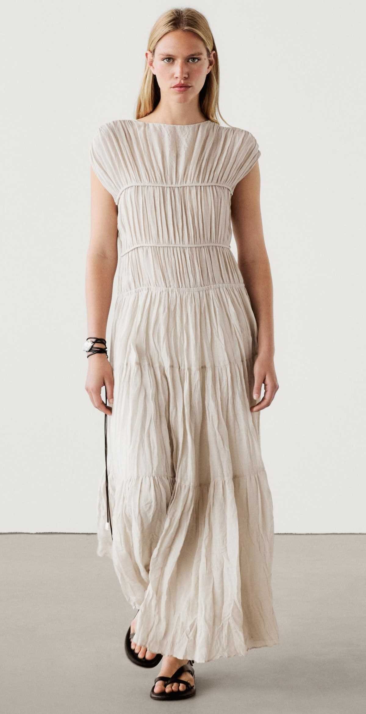 Vestido largo plisado con ramio y lyocell de Massimo Dutti