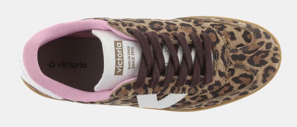 Las zapatillas de mujer Berlin de serraje con leopardo de Victoria en El Corte Inglés