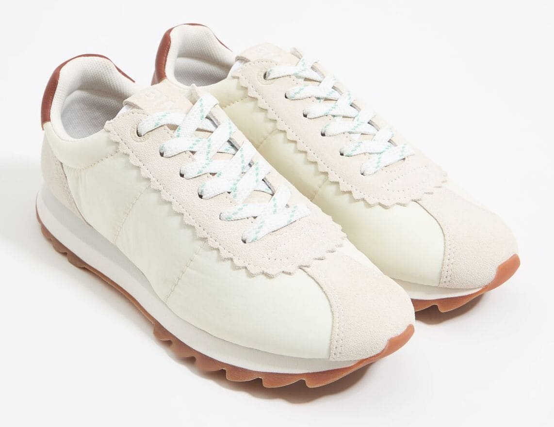 Las nuevas zapatillas deportivas retro 13 18 en color blanco de Bimba y Lola