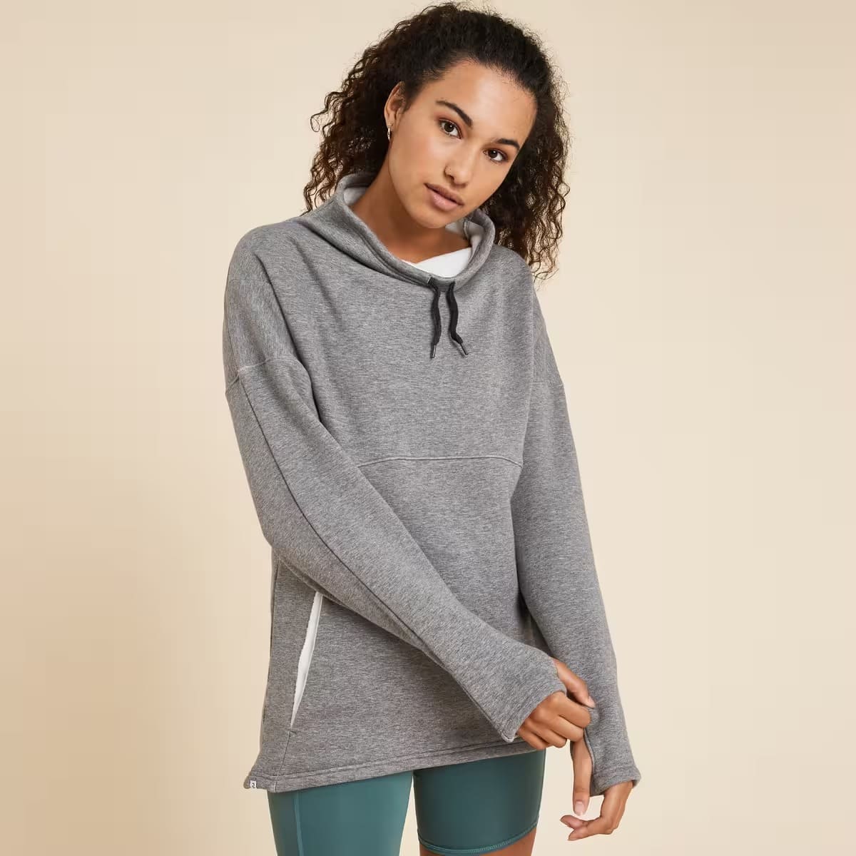 La sudadera de yoga unisex gris cálida de Kimjaly en Decathlon