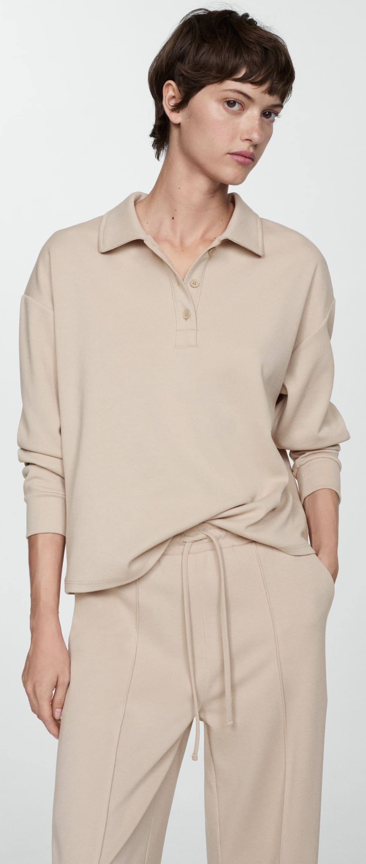 La sudadera casual con cuello tipo polo de Mango