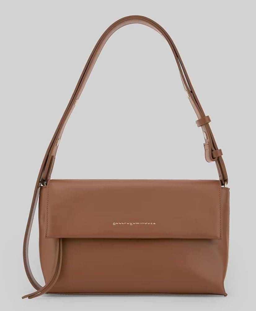 Bandolera mediana con solapa y cierre de clips