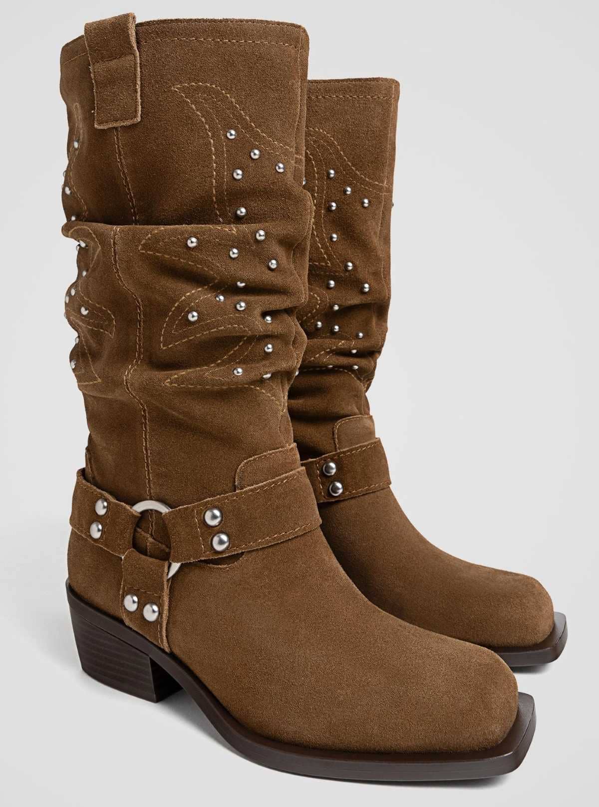 Botas piel cowboy tachas de Stradivarius