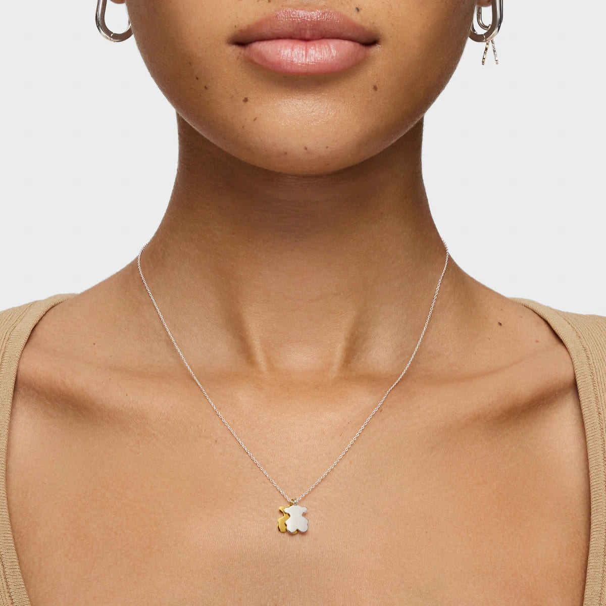 El collar corto bicolor con motivos Sweet Dolls de Tous