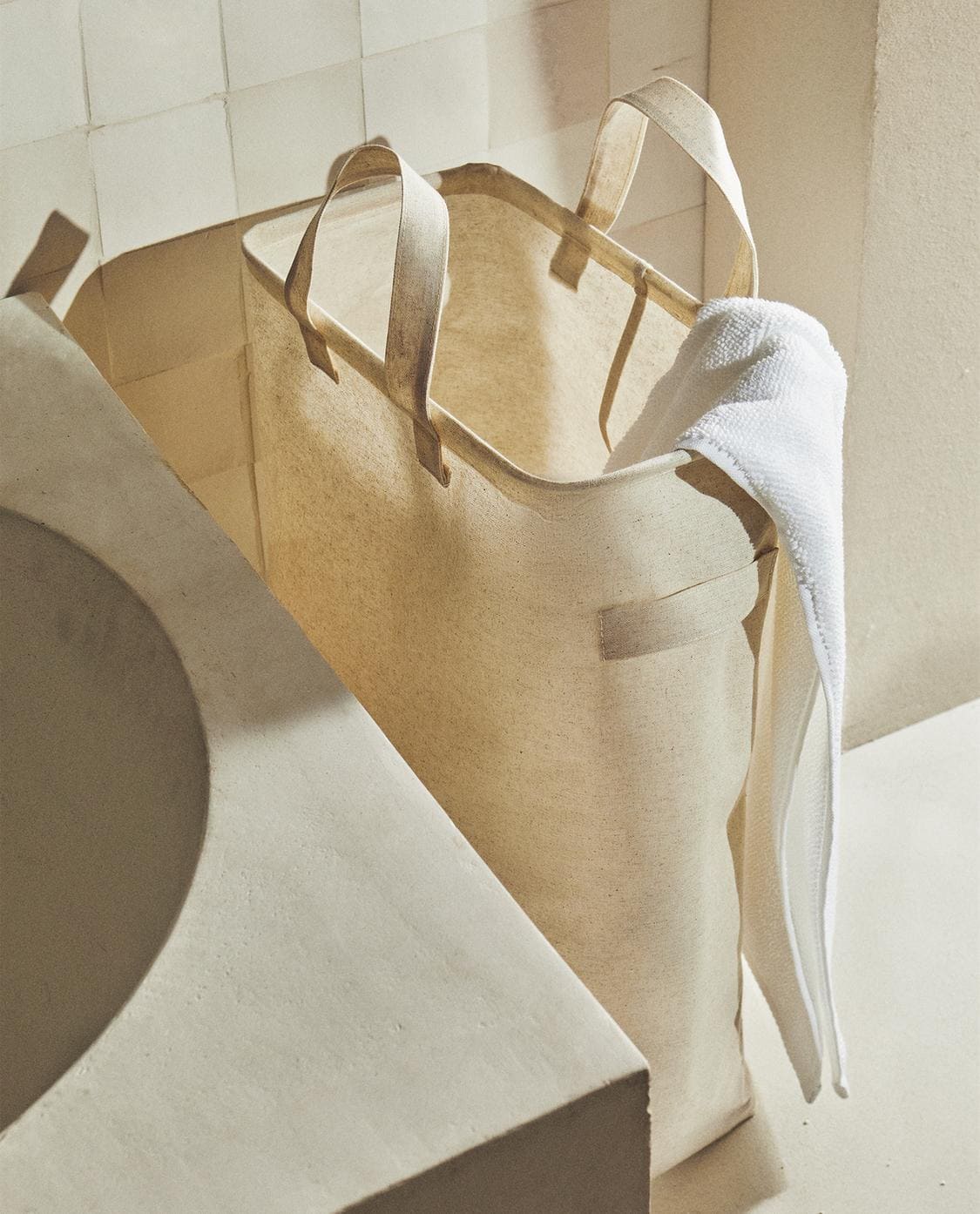 Cesta de lino para la ropa