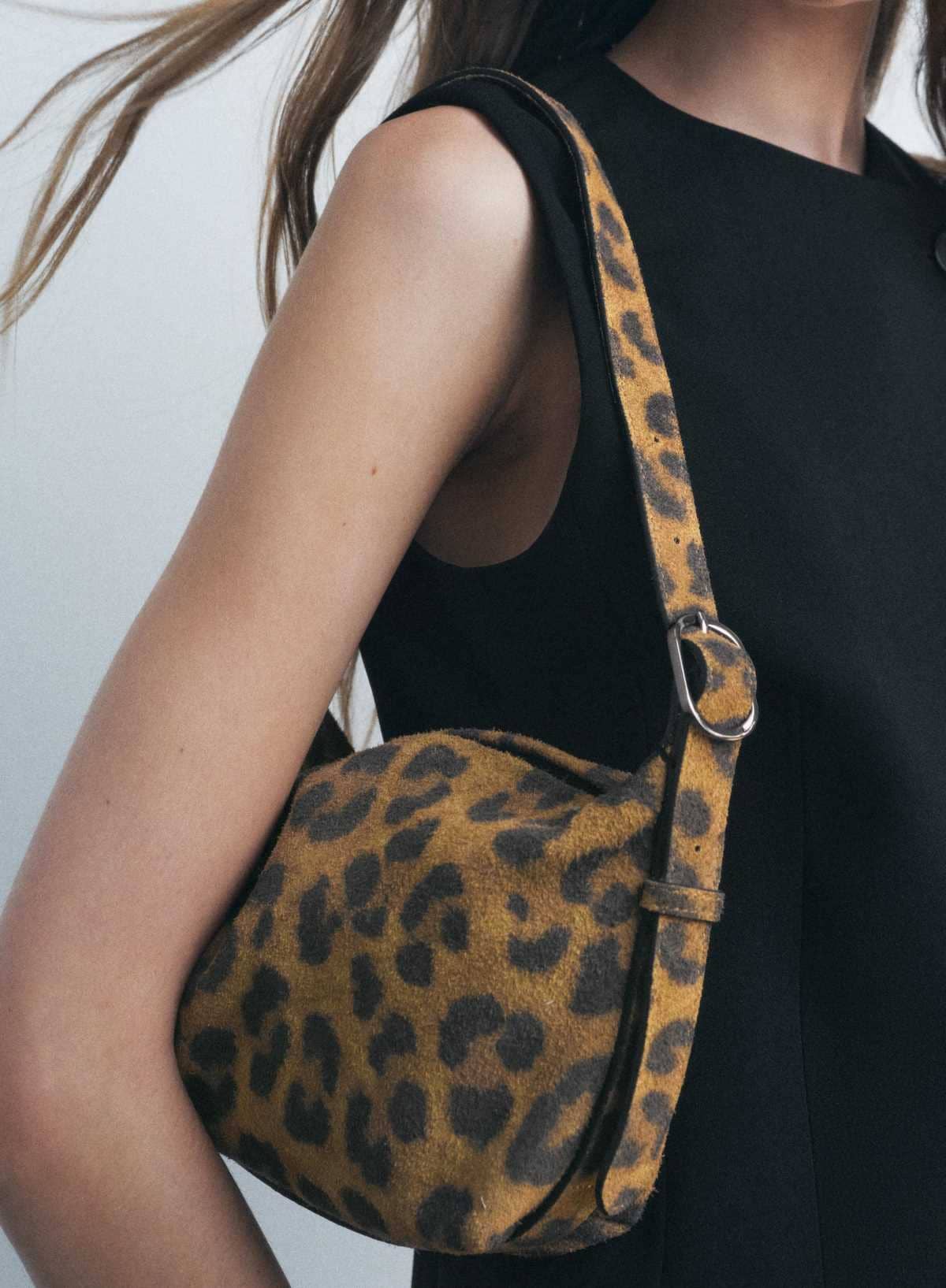 Bolso de hombro piel estampado animal de Zara