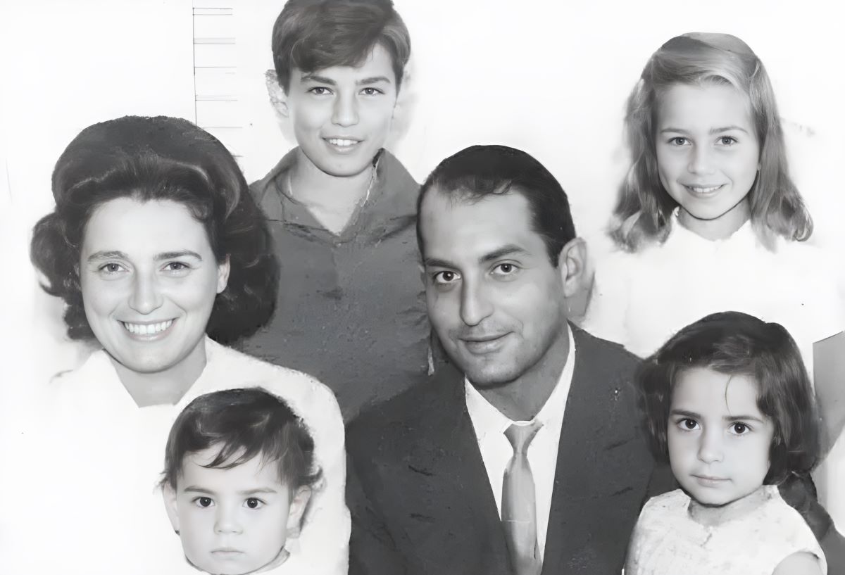 Bertín Osborne de niño junto a toda su familia