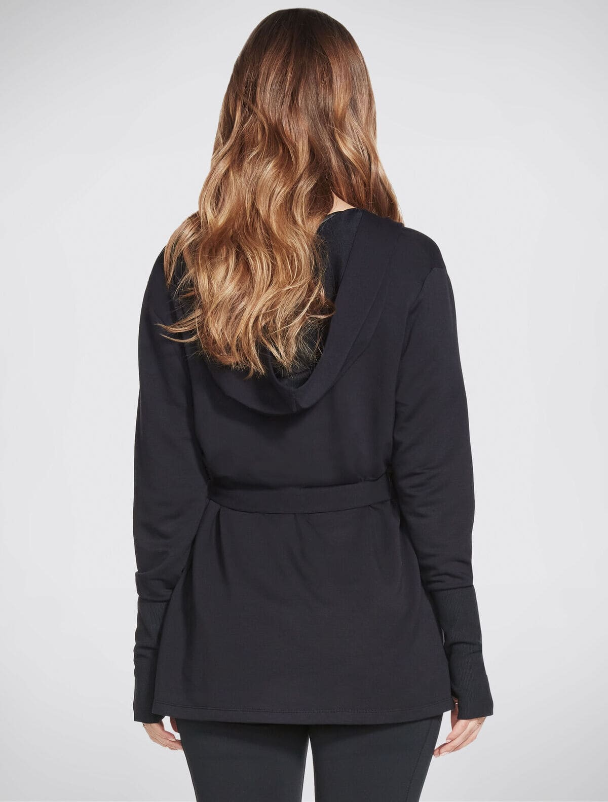 La chaqueta tipo cárdigan Apparel Everyday Belted negra de Skechers