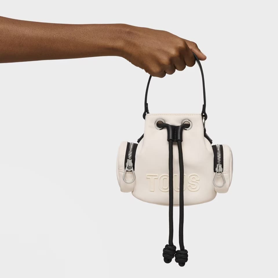 El nuevo bolso minibombonera beige Tous Roomy