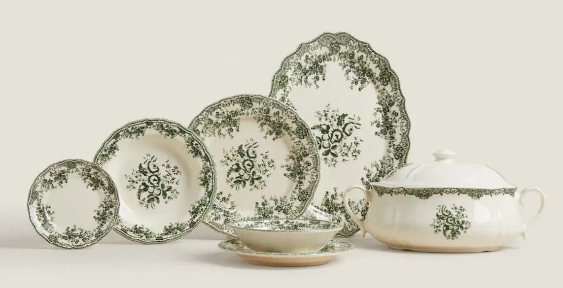 Vajilla de loza floral