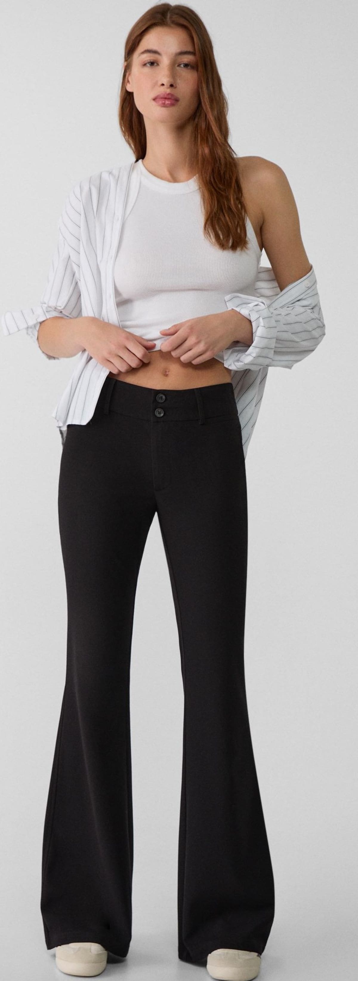 Pantalones flare de vestir de Stradivarius