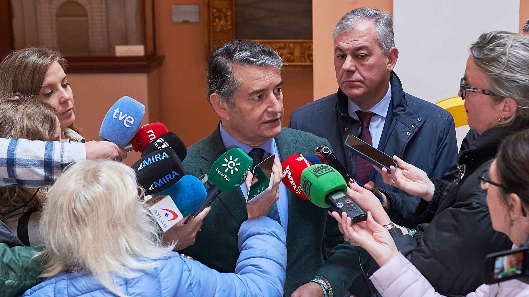 Antonio Sanz y José Luis Sanz en el Ayuntamiento de Sevilla | Salvador López Medina para El MIRA