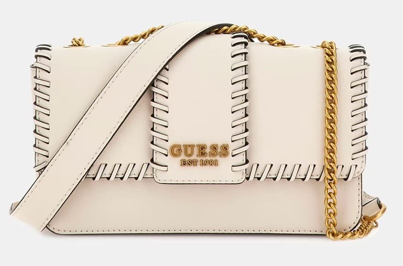 El bolso de hombro en color crema de Guess en El Corte Inglés
