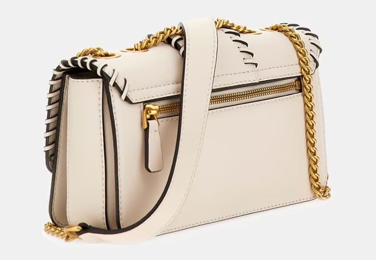 El bolso de hombro en color crema de Guess en El Corte Inglés