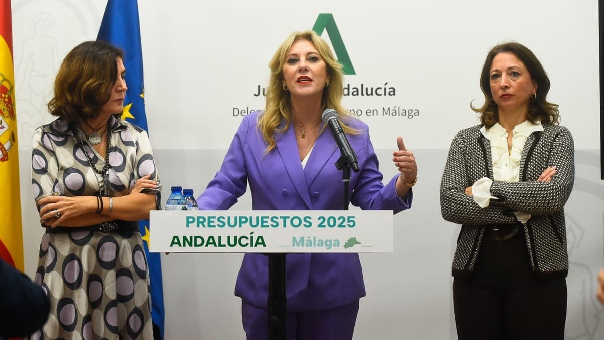 Carolina España, junto a Rocío Blanco y Patricia Navarro