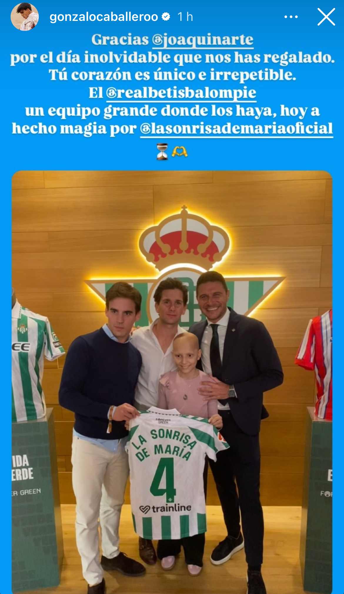 Joaquín Sánchez junto a María y el torero Gonzalo Caballero | @lasonrisademariaoficial