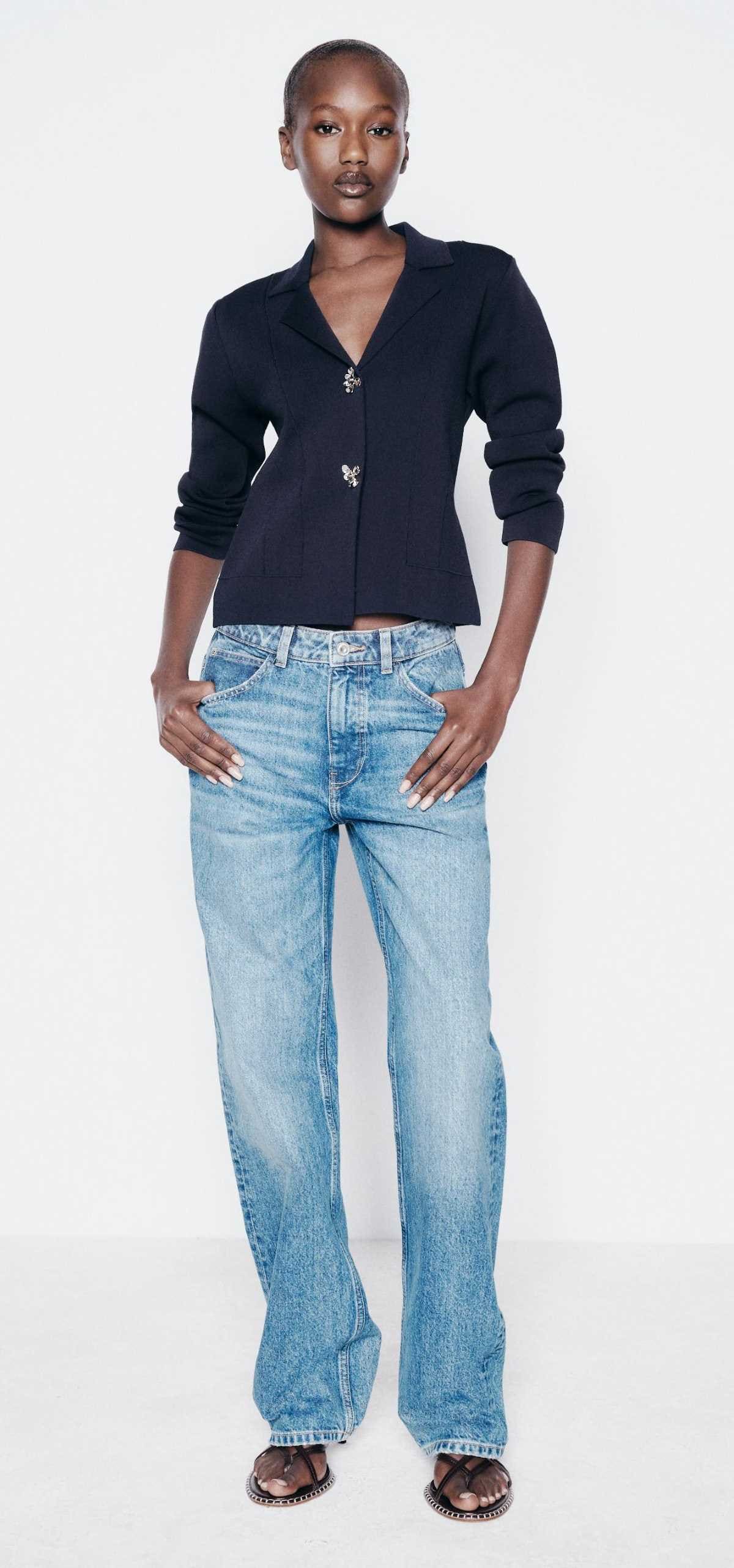 Chaqueta blazer punto botón flor de Zara