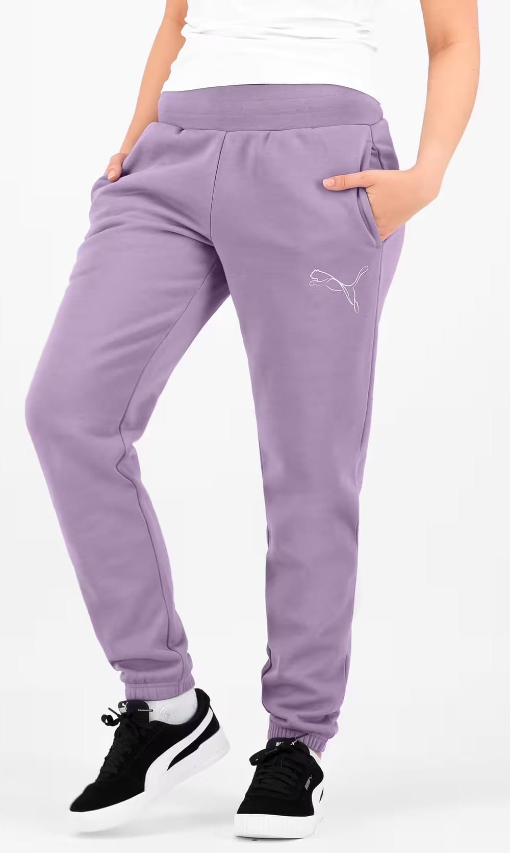 El pantalón jogger para mujer en color lavanda de Puma en Decathlon