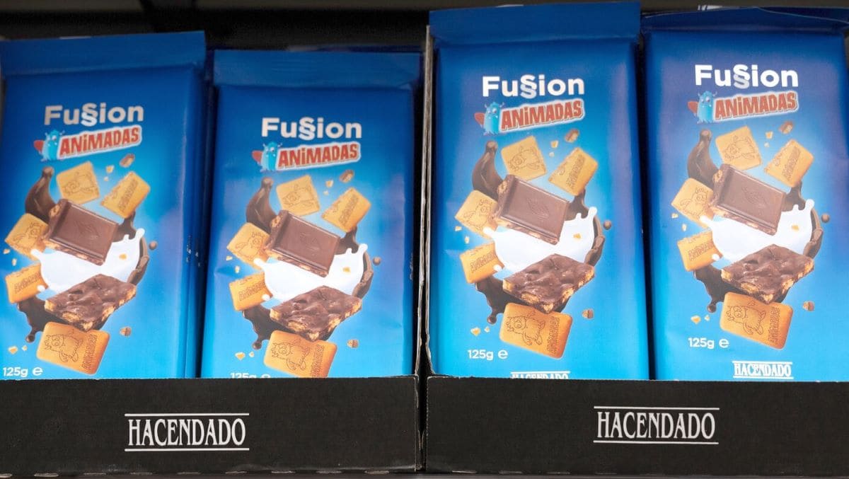 Chocolate extrafino con leche Fussion Hacendado con galletas animadas