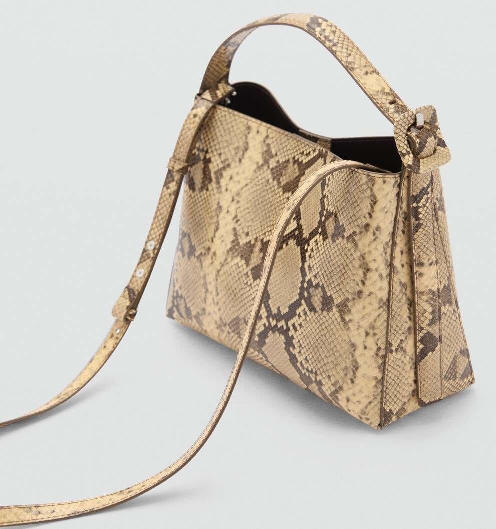 Bolso efecto serpiente de Mango