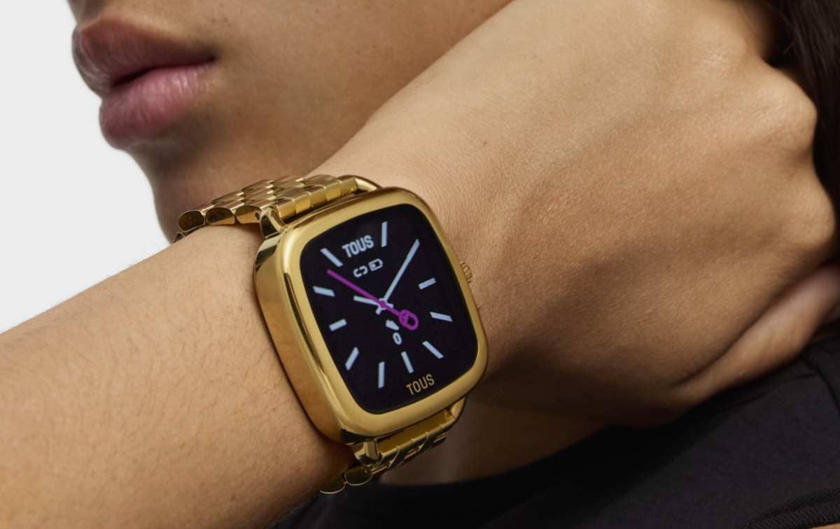 Reloj smartwatch con brazalete de acero IPG dorado D-Connect de TOUS