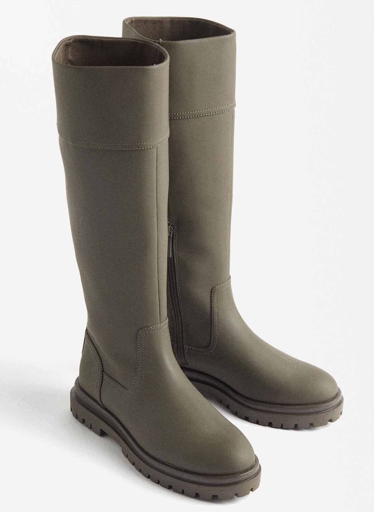 Botas Planas Altas acabado mate de Parfois