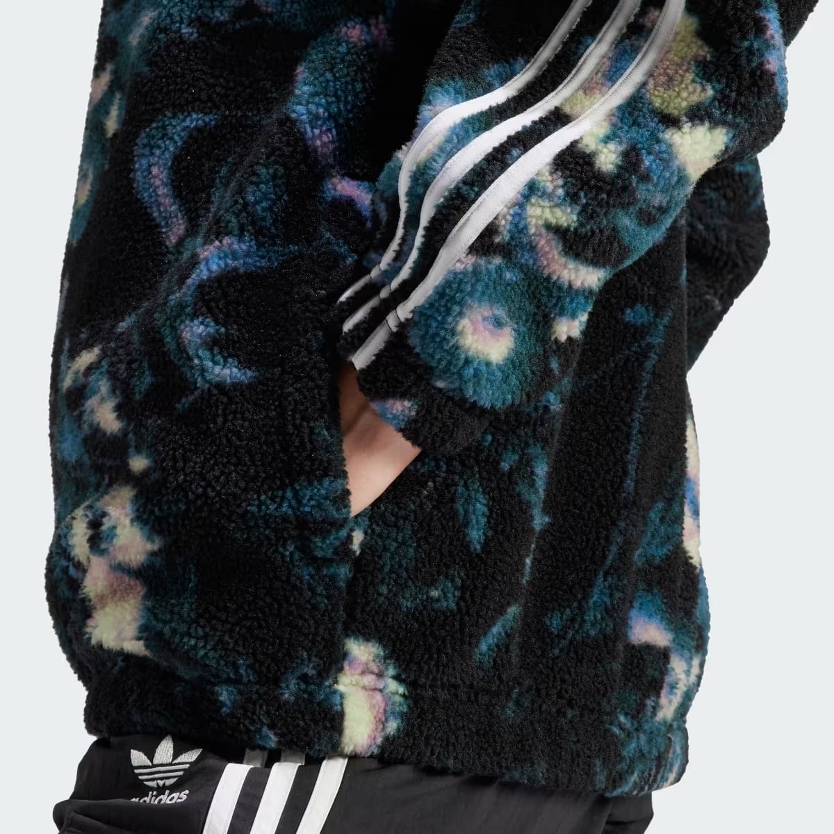 La sudadera polar Allover Print Flower Fleece de Adidas