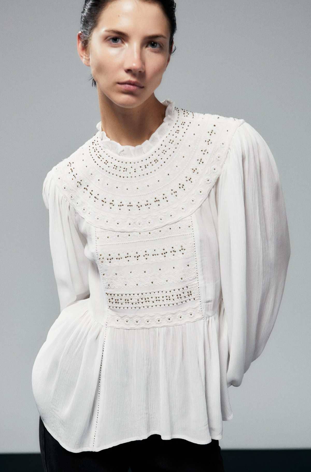 Blusa canesú bordado de Sfera