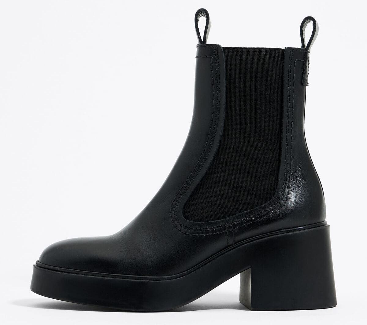 El botín con tacón Chelsea de piel en color negro de Bimba y Lola