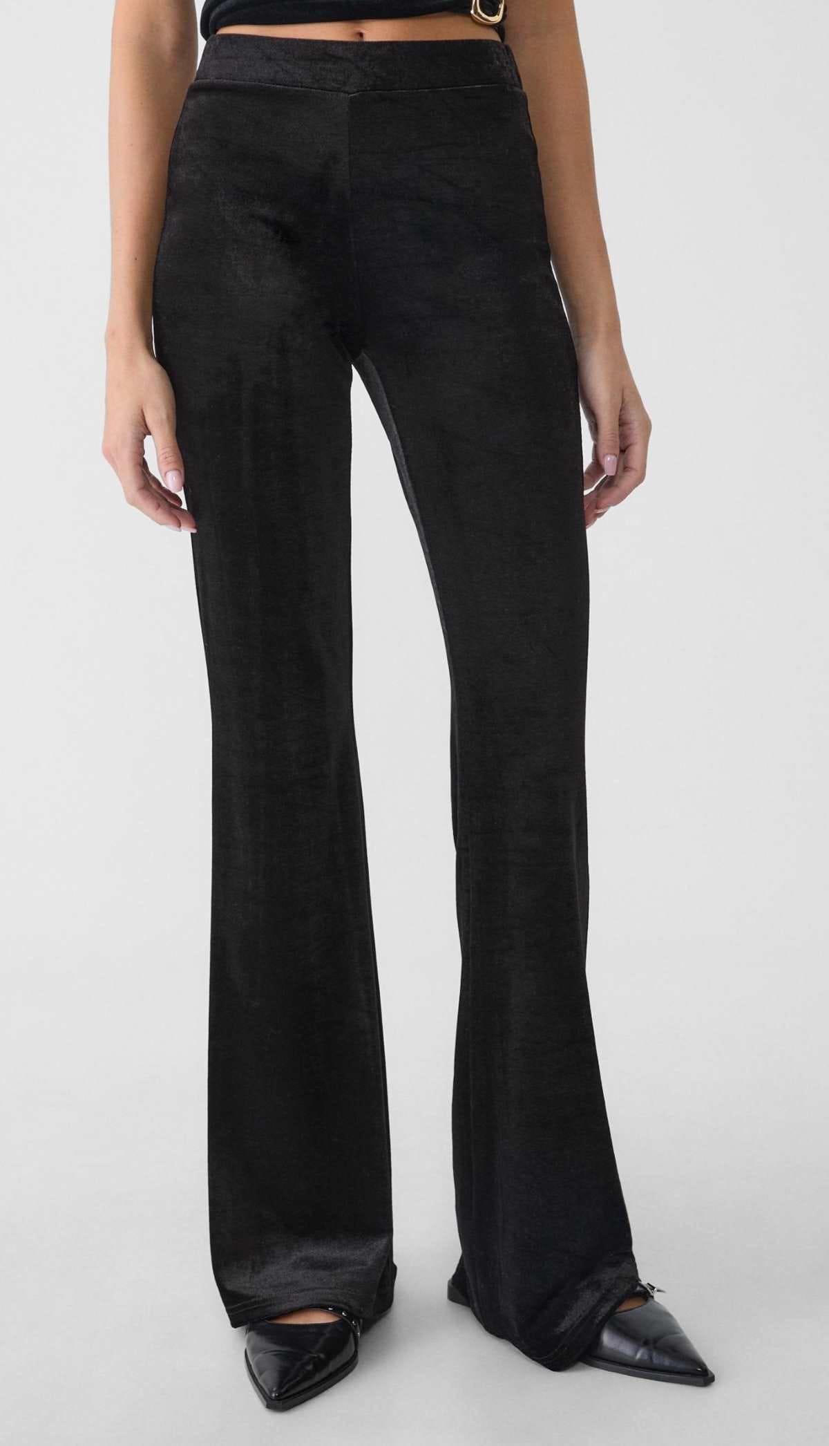 Pantalón largo flare terciopelo de Parfois