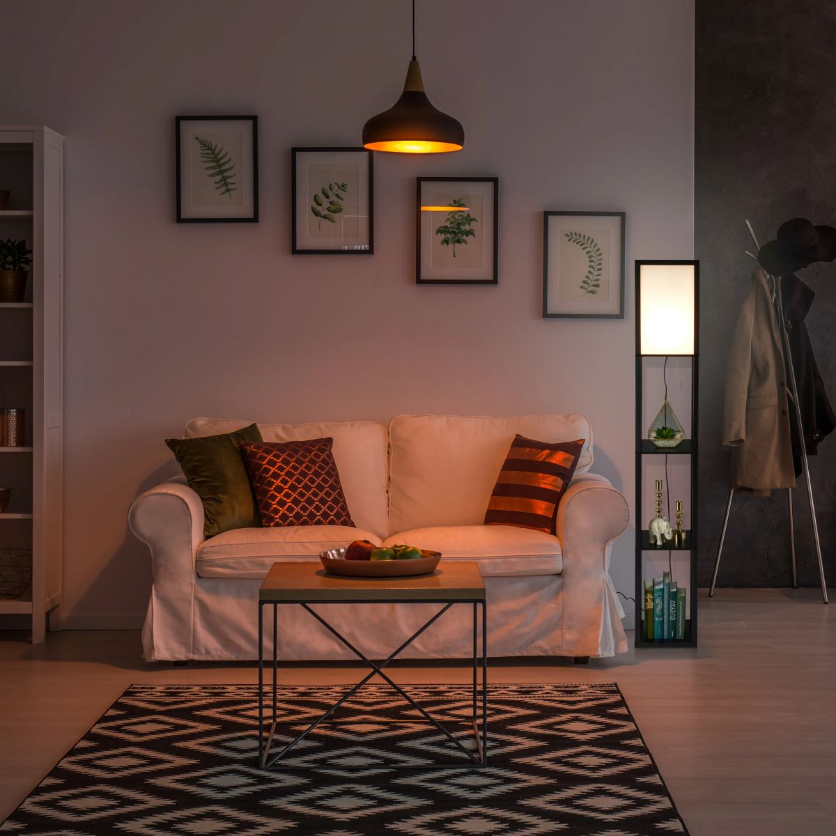 Lámpara de pie con baldas Relaxdays de Leroy Merlin