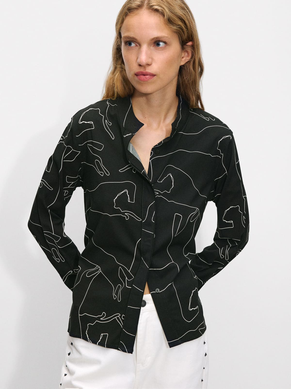 La nueva camisa estampada con cuello mao de Parfois