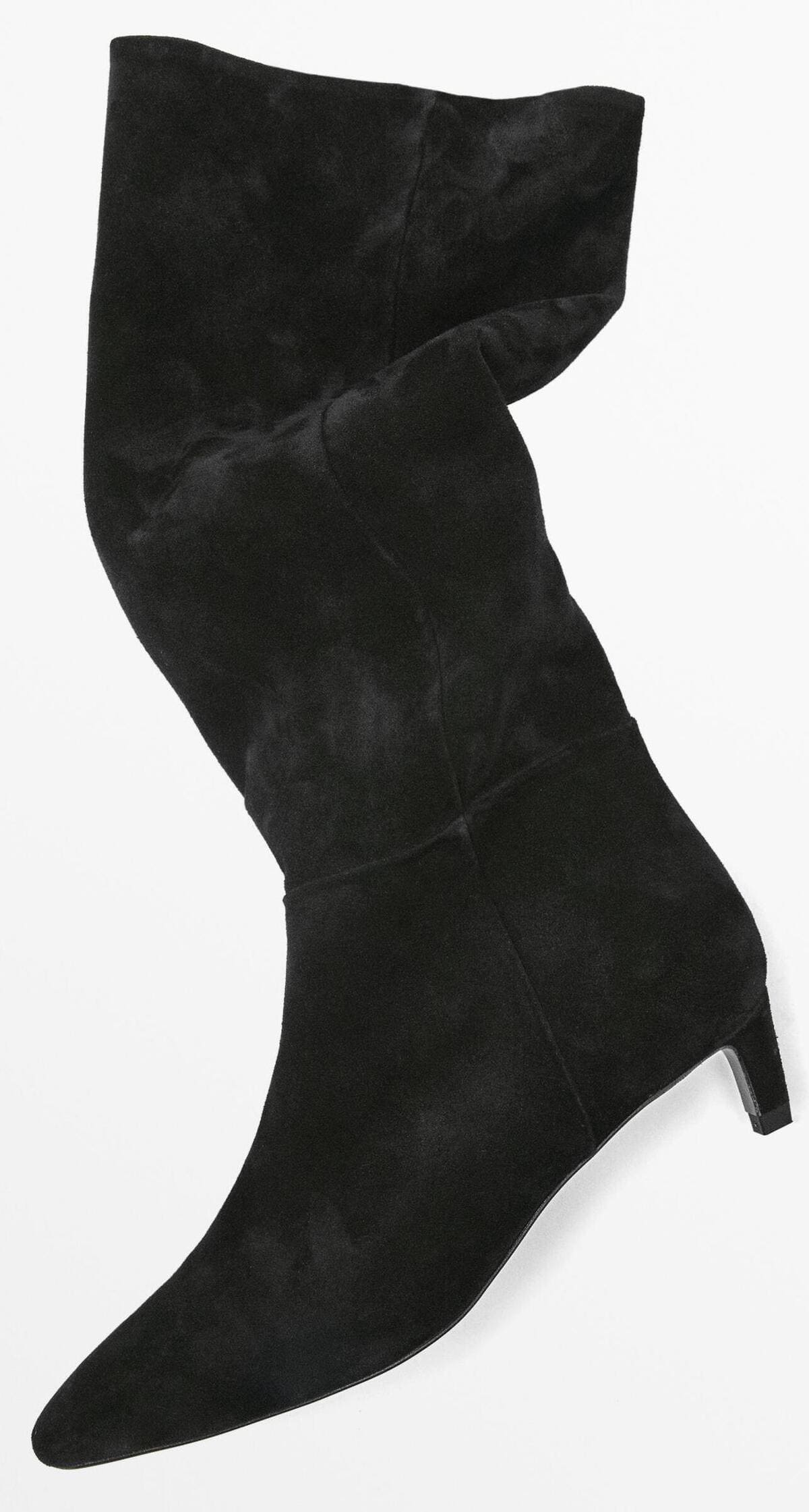 La bota de tacón en serraje negra de Massimo Dutti