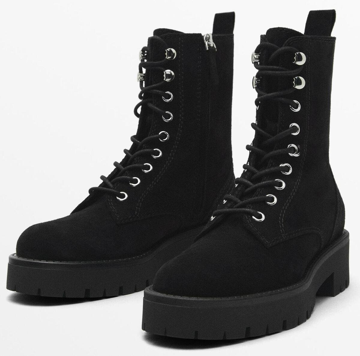 Las botas acordonadas con piso track en color negro de Massimo Dutti