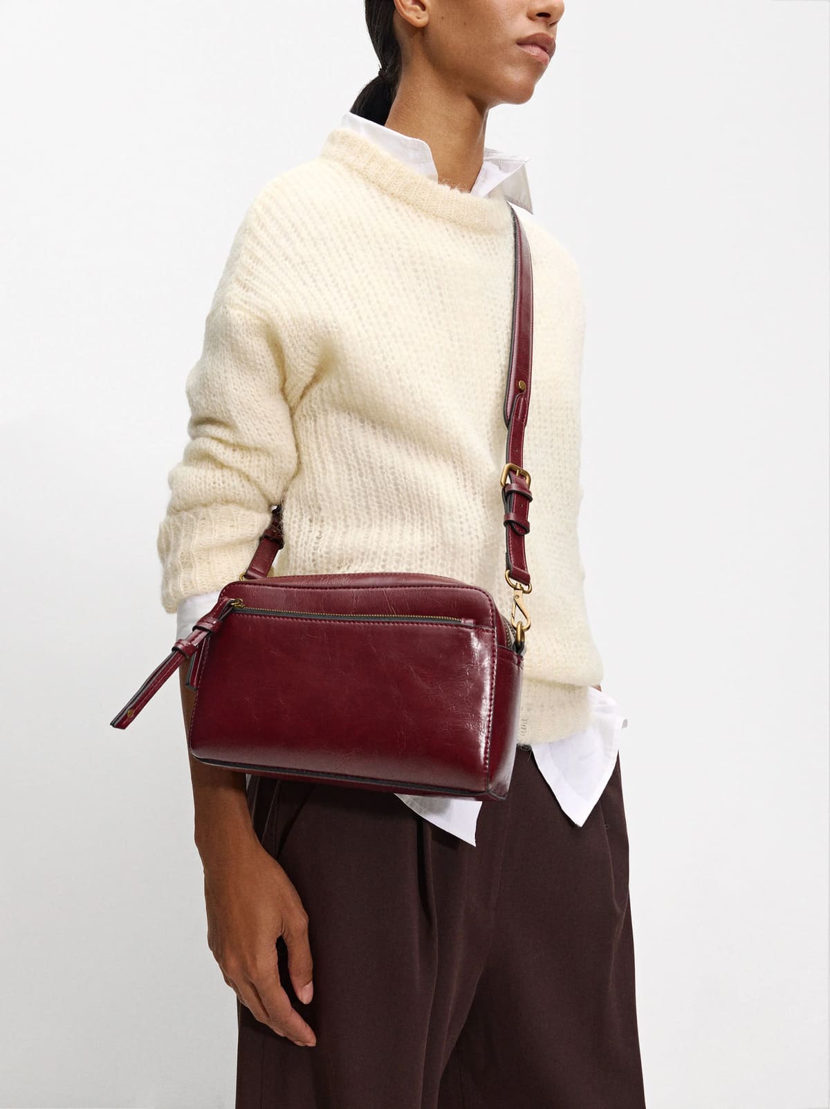 Bolso tipo bandolera con doble cierre