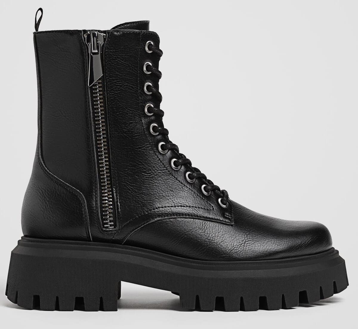 Botines planos de cordones