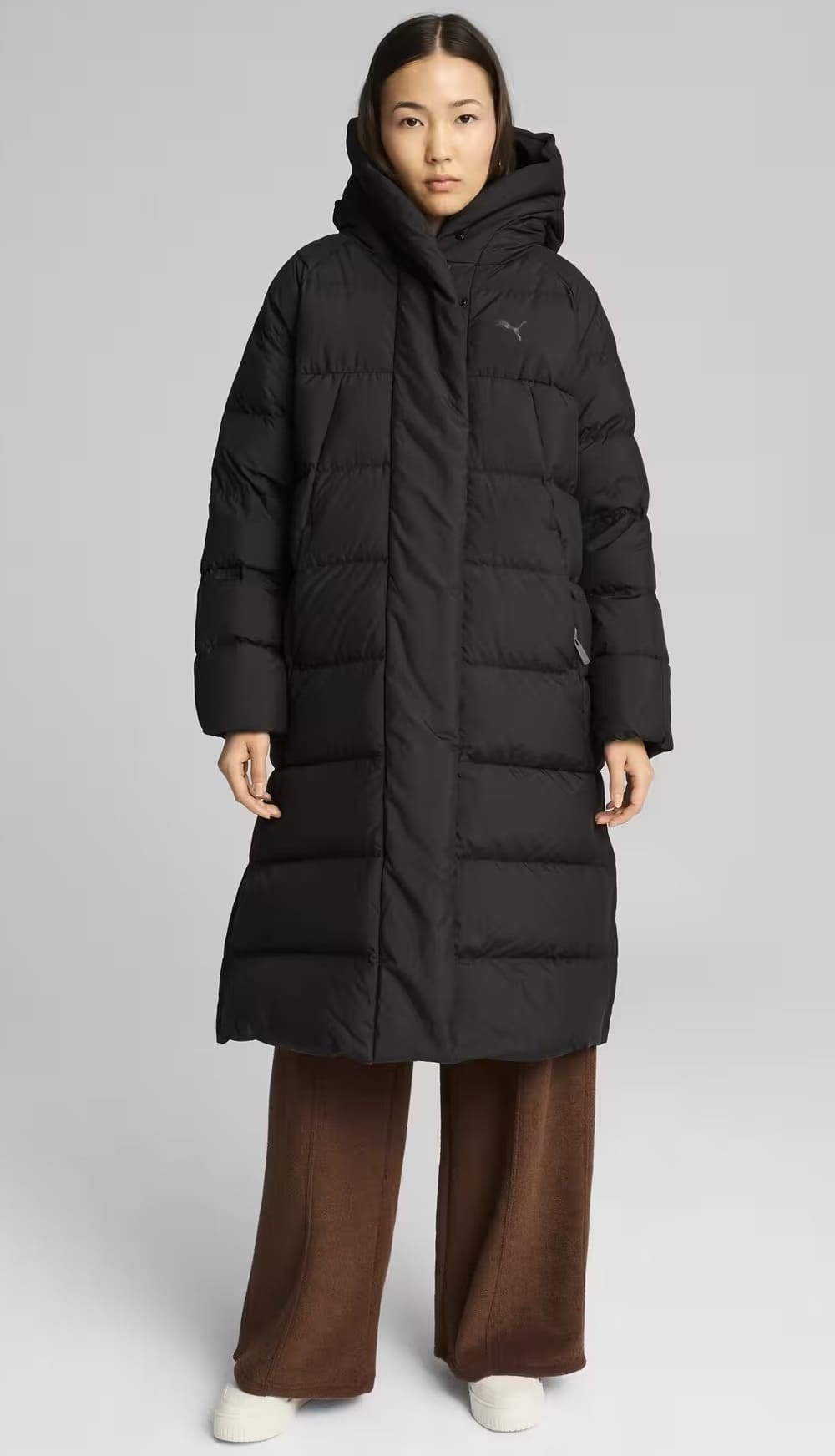 El abrigo largo de plumón para mujer en color negro de Puma en Decathlon