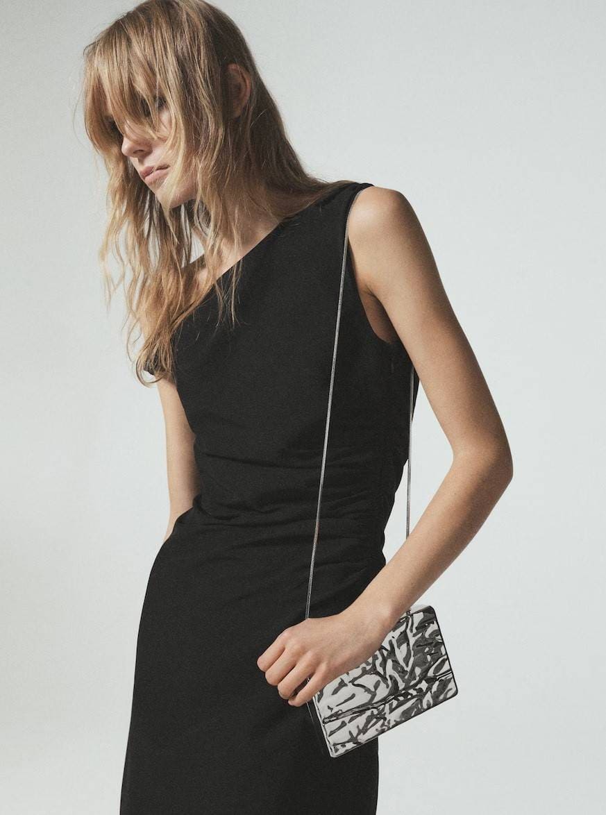 Bolso clutch textura de Mango