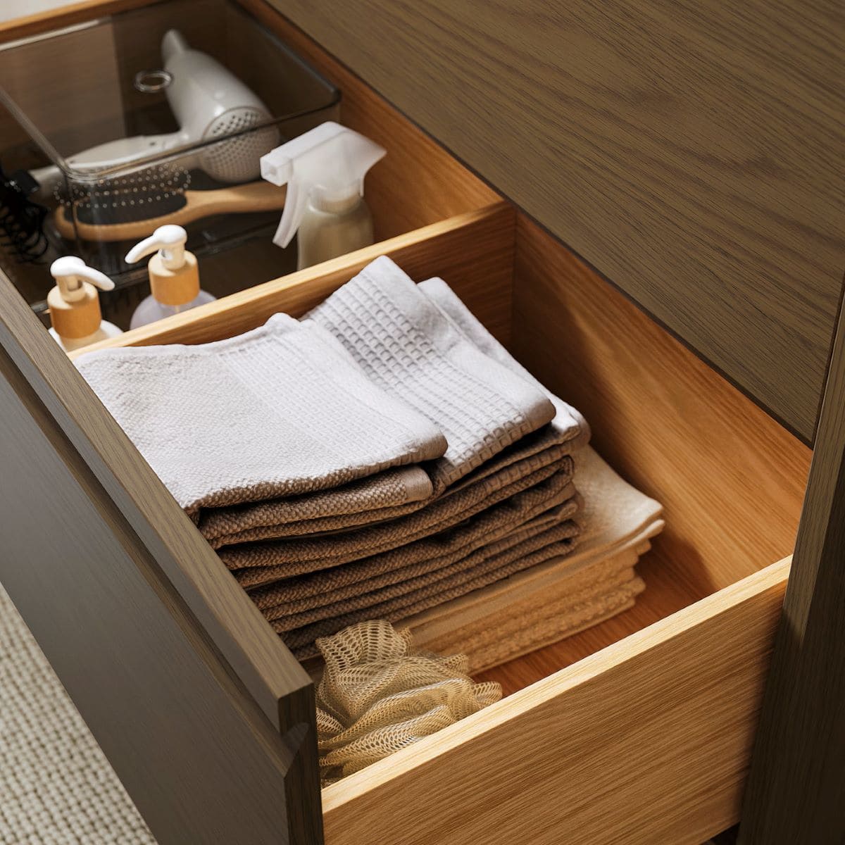 Mueble de lavabo con madera efecto 'roble' de la serie ÄNGSJÖN y BACKSJÖN de Ikea