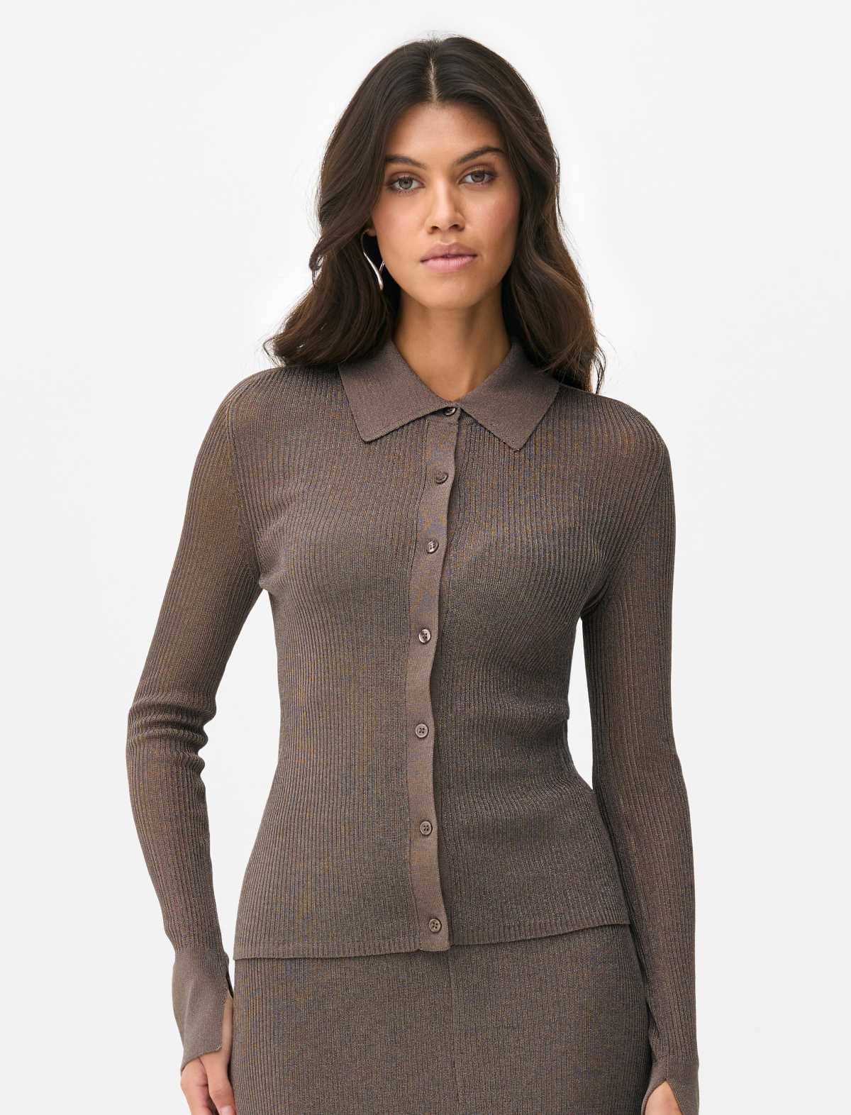 Cárdigan con cuello brillante de Paula Echevarría