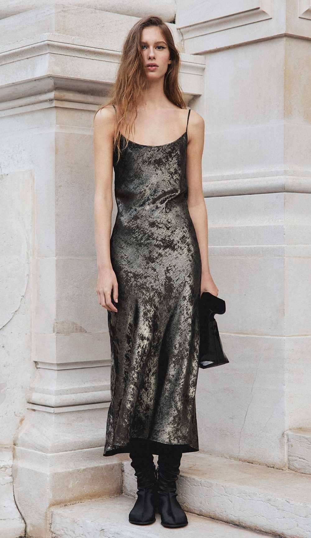 Vestido tirantes detalle satinado de Massimo Dutti
