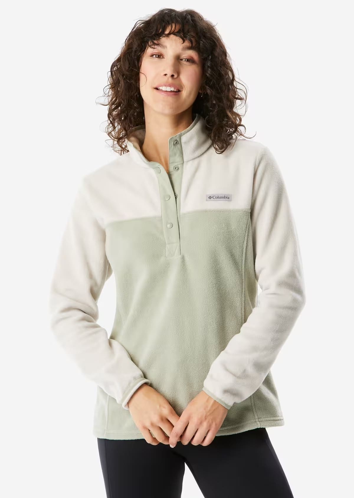 La nueva chaqueta polar de senderismo y montaña para mujer Columbia Benton en color beige de Decathlon
