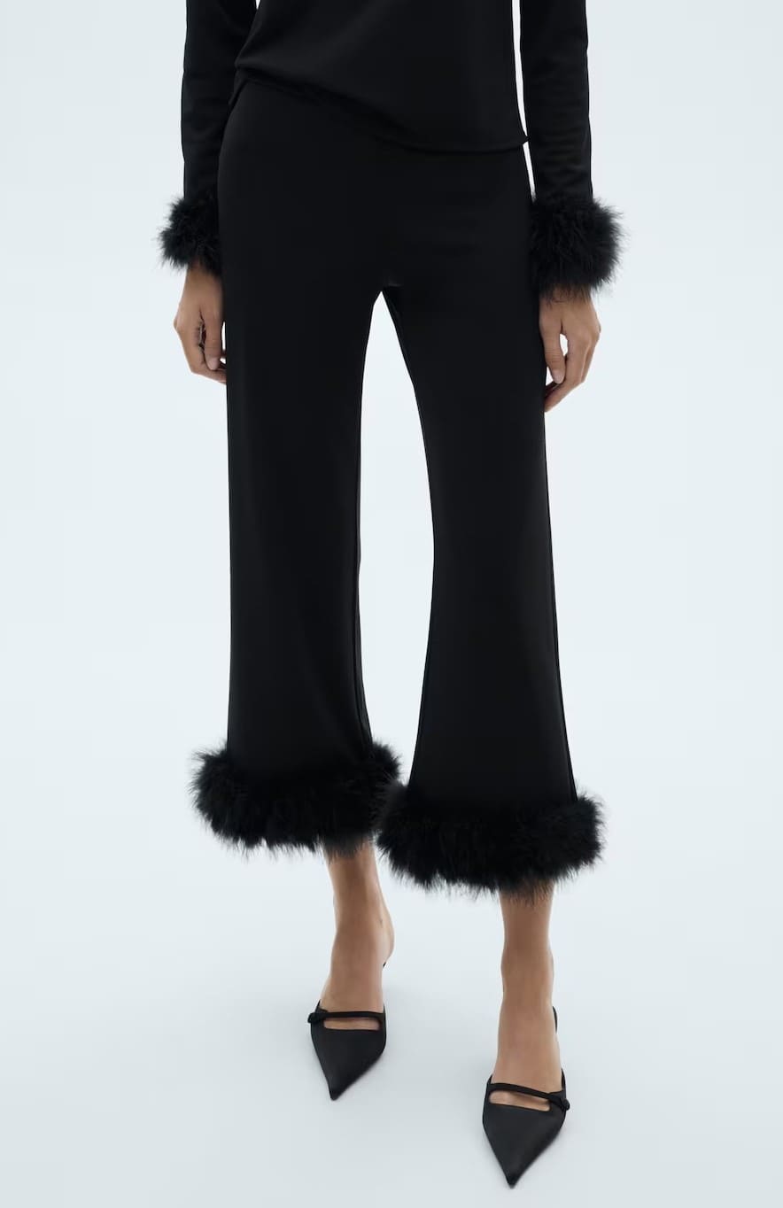 Pantalón crop detalle plumas de Mango