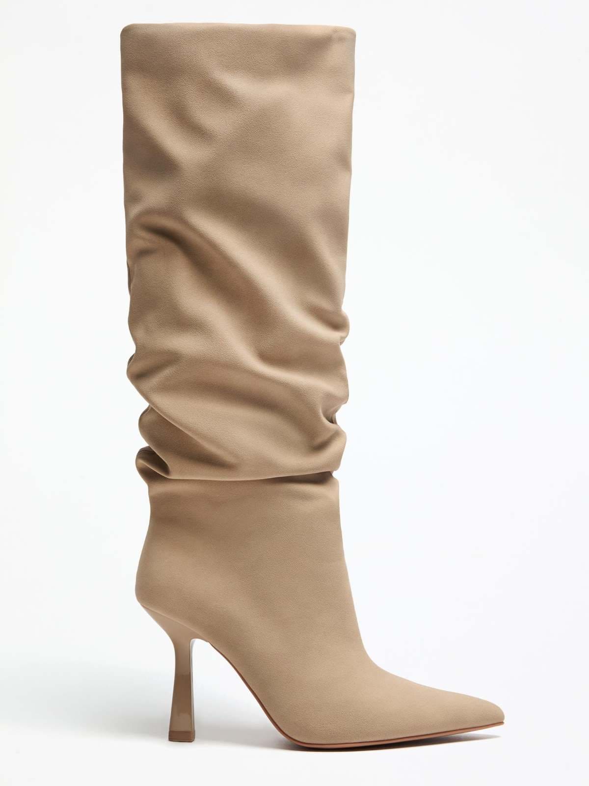 Bota tacón fino de Lefties