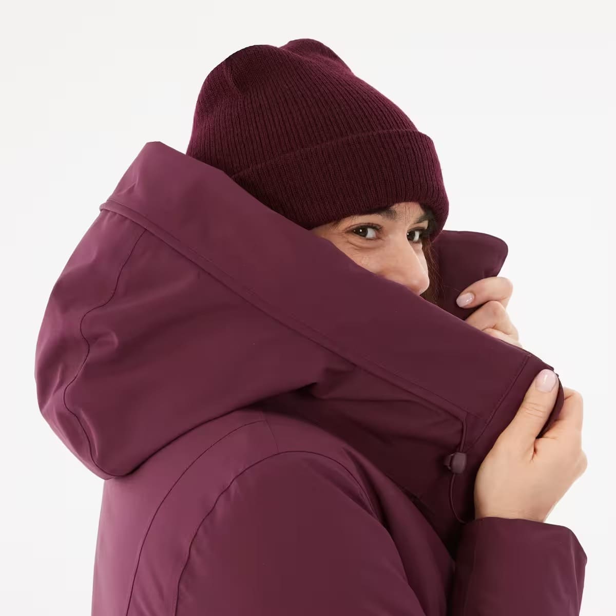 El nuevo abrigo tipo parka de montaña y nieve impermeable para mujer Quechua SH500 de Decathlon