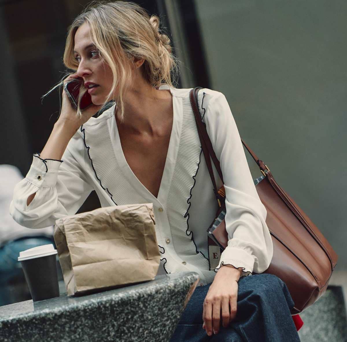 Blusa volantes plisados de Zara