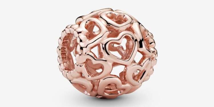 El nuevo Conjunto Navideño de edición limitada Corazón con pulsera y 2 charms de Pandora