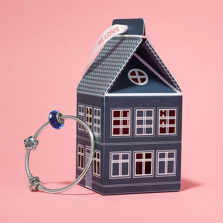 El conjunto Navideño de edición limitada Celestial de Pandora