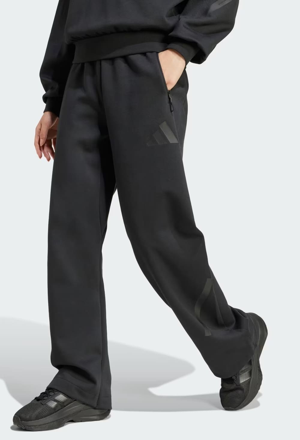 El pantalón Adidas Z.N.E. Barrel en color negro de Adidas